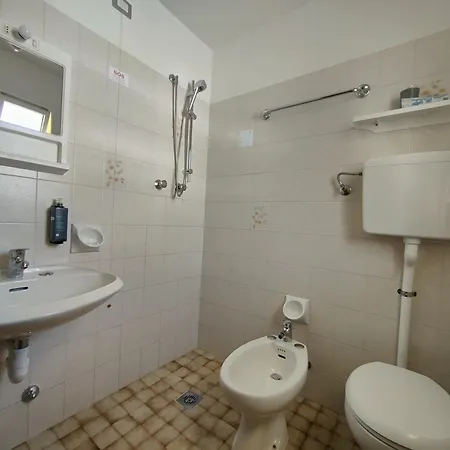 Anna Hotel 2*
