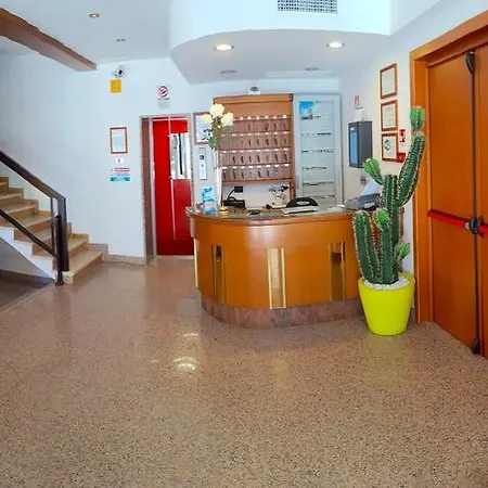 Anna Hotel 2*
